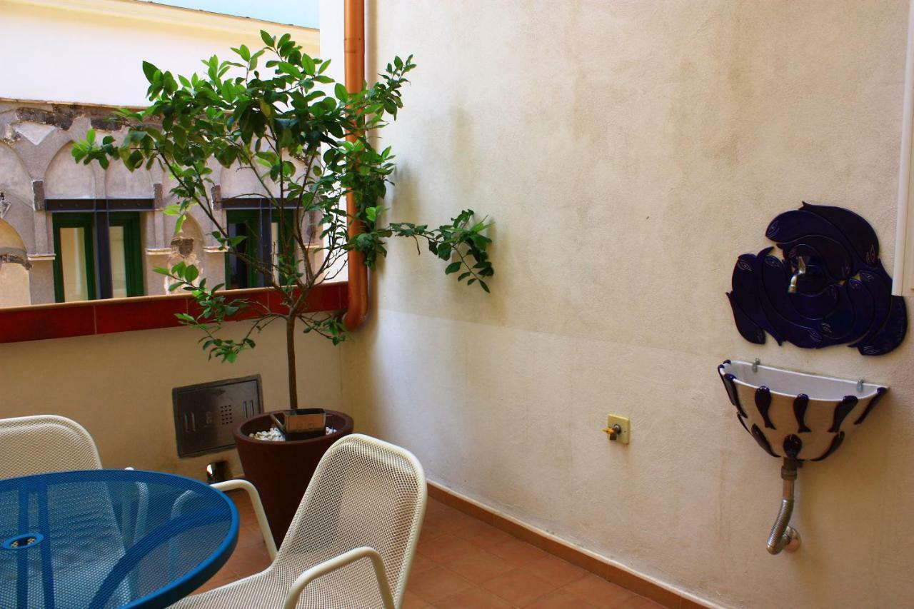 Haripergo Apartments A Bridge For Amalfi Coast Салерно Екстериор снимка